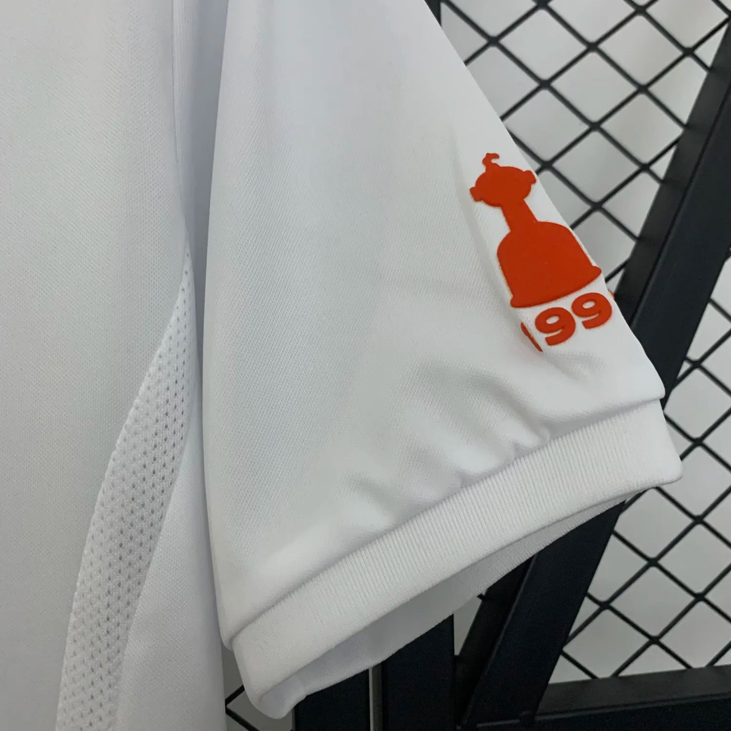 Colo Colo Home Kit Retro 2004