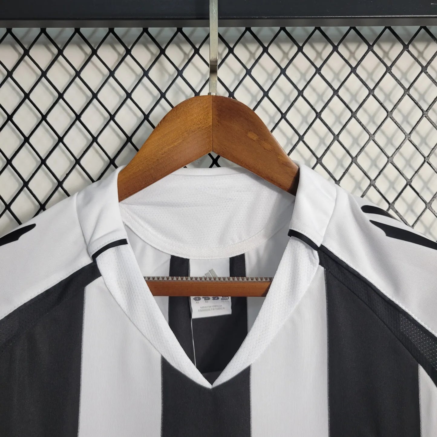 04-06 Newcastle United Home Retro Jersey