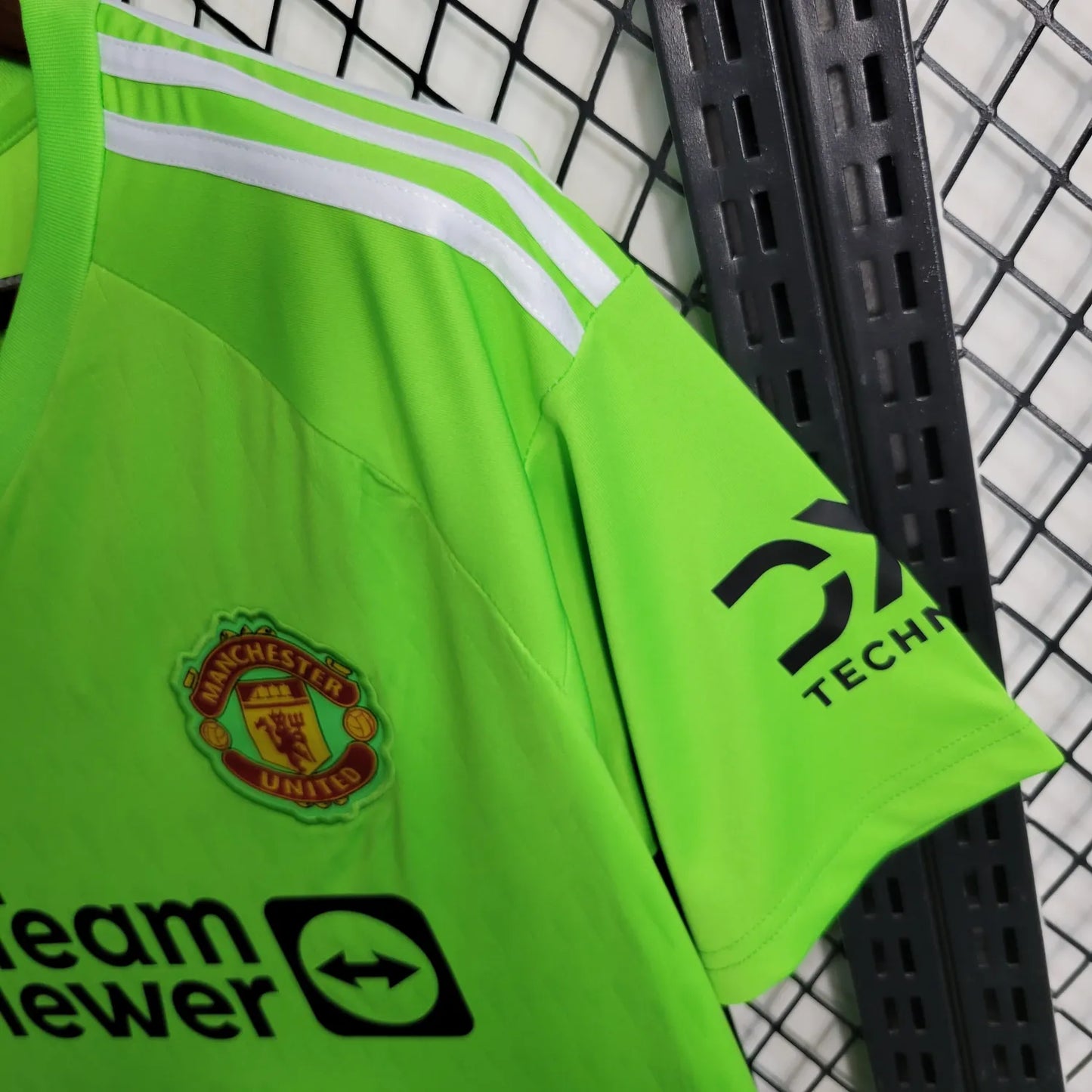 23-24 Manchester United Goalkeeper Fans Jersey