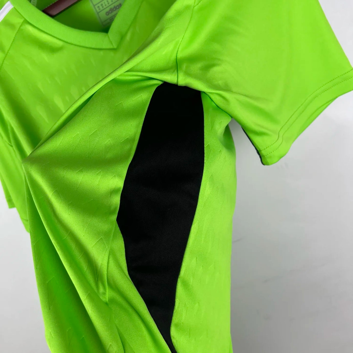 23-24 Real Madrid Goalkeeper Green Fans Jersey