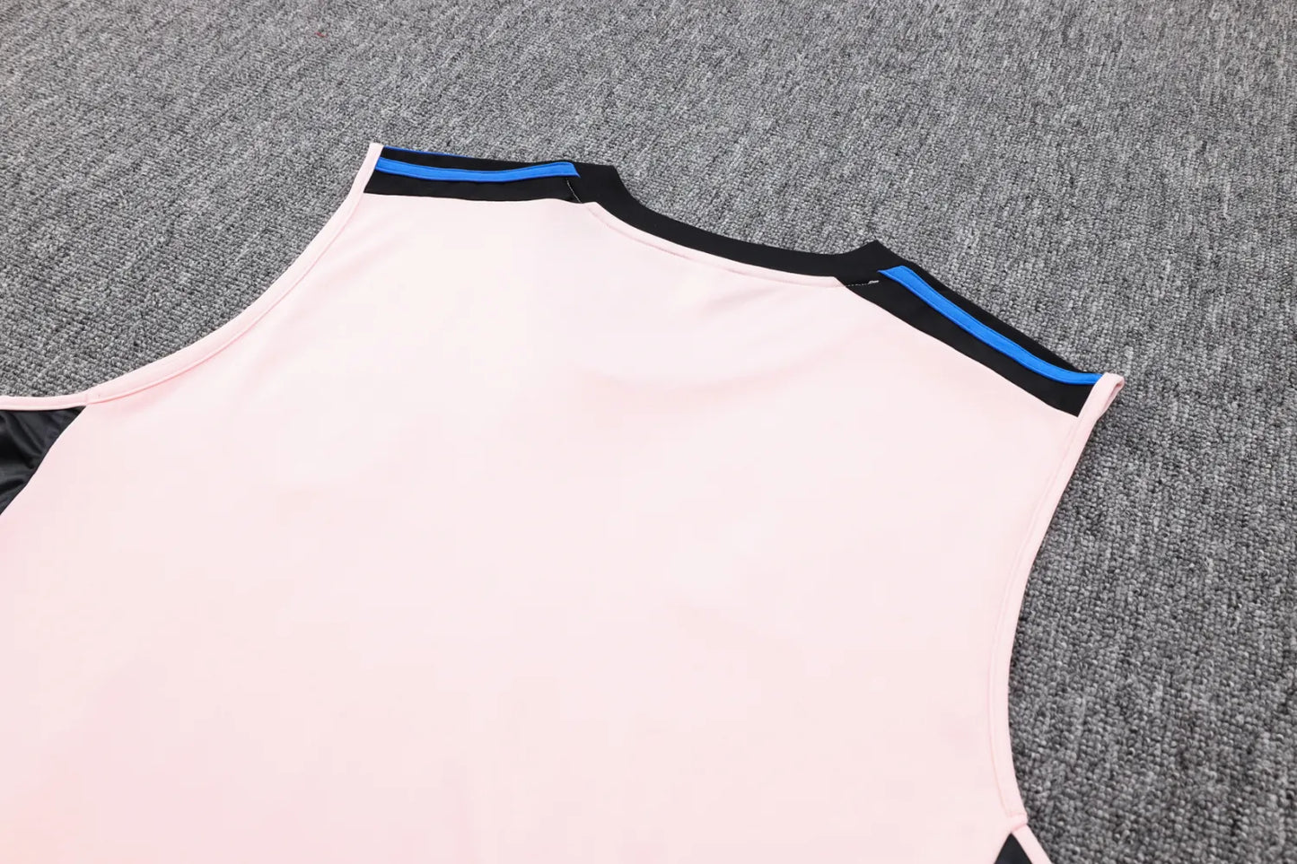 23-24 Manchester United Pink Training Vest Suit