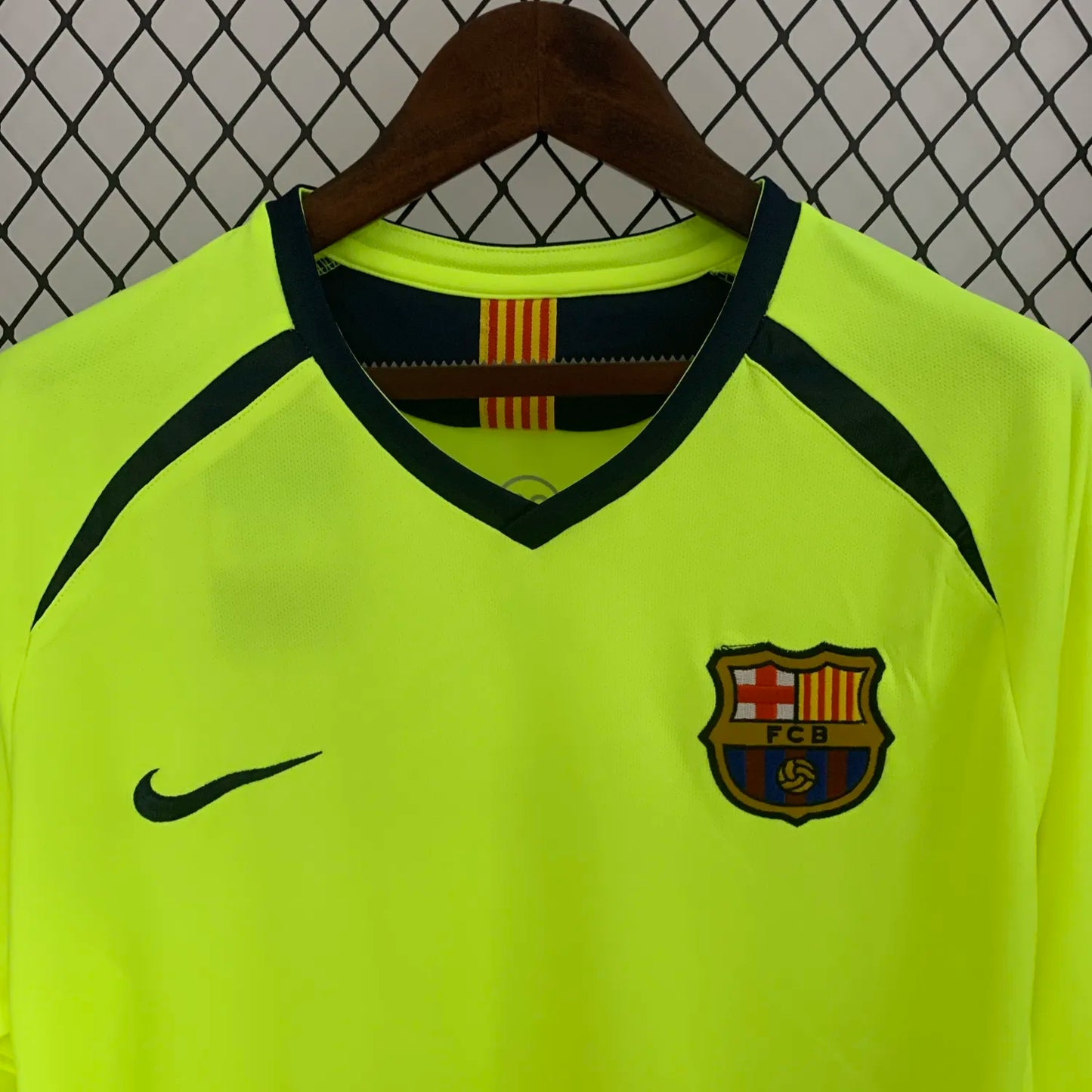 2005-06 Barcelona Away Long Sleeve Retro Jersey