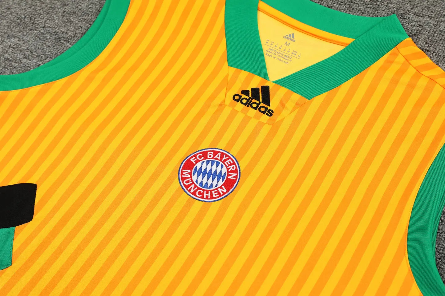 23-24 Bayern Munich Training Vest Suit