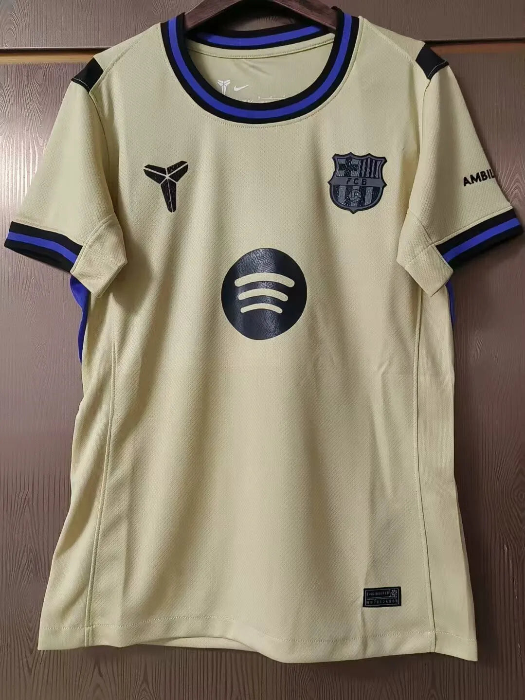 25-26 Barcelona Away Woman Kit