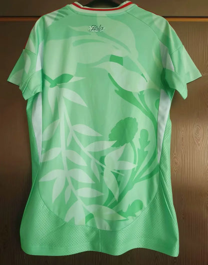 2025 Italy Green Kit For Woman