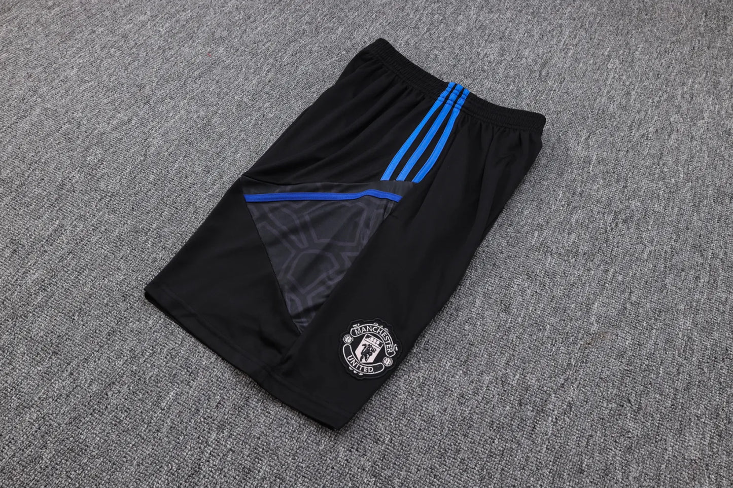 23-24 Manchester United Pink Training Vest Suit